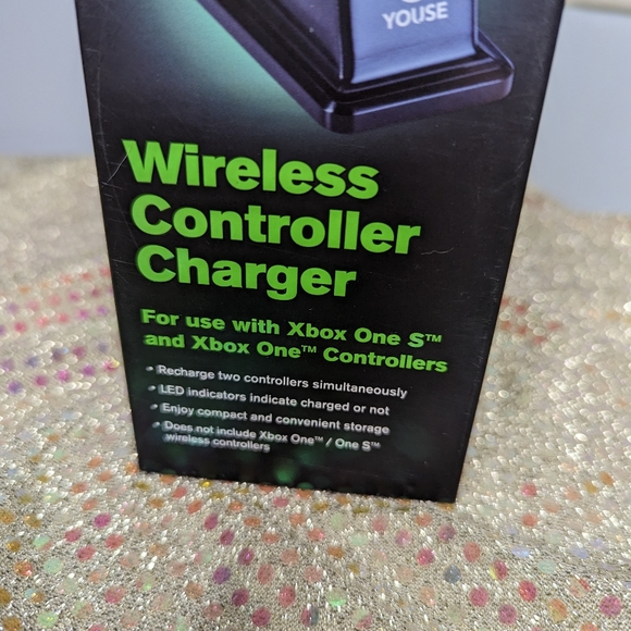 Charging dock Xbox one controllers - Picture 2 of 6